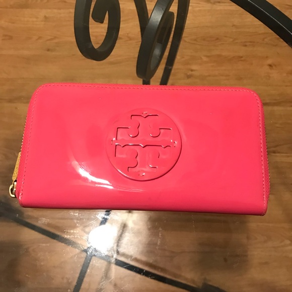 Tory Burch Handbags - 🌸💕Tory Burch wallet